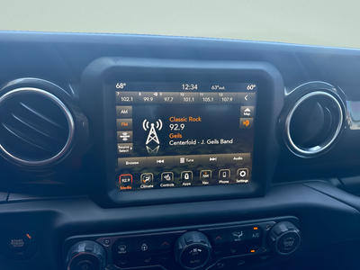 2020 Jeep Wrangler Unlimited Sahara Altitude