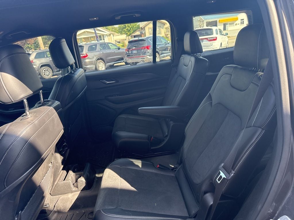 2025 Jeep Grand Cherokee L Altitude 4x4