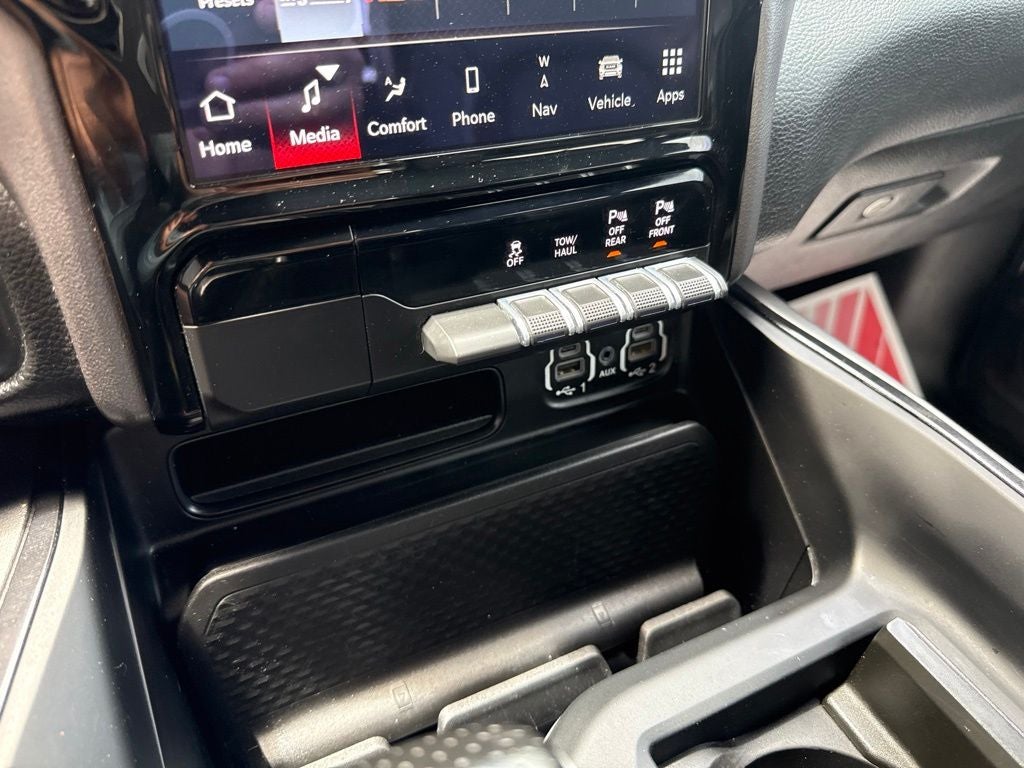 2022 RAM 1500 Laramie Crew Cab 4x4 5'7' Box
