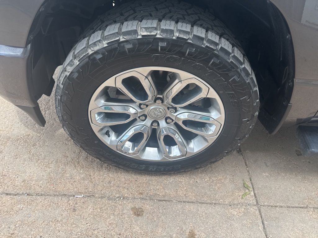 2023 RAM 1500 Laramie Crew Cab 4x4 5'7' Box