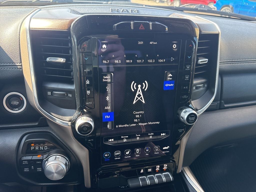 2021 RAM 1500 Laramie Crew Cab 4x4 5'7' Box