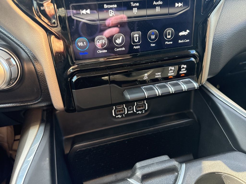 2021 RAM 1500 Laramie Crew Cab 4x4 5'7' Box