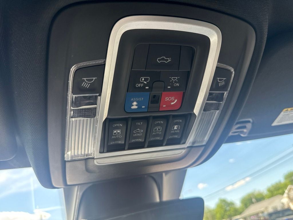 2021 RAM 1500 Laramie Crew Cab 4x4 5'7' Box