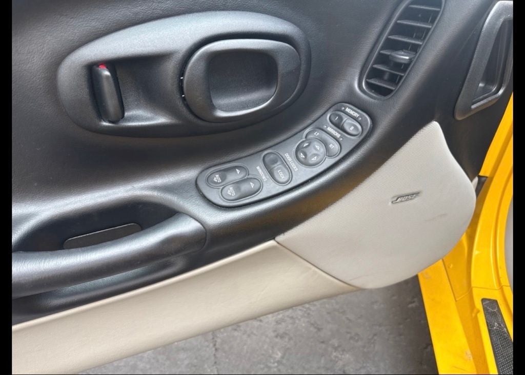 2004 Chevrolet Corvette Base