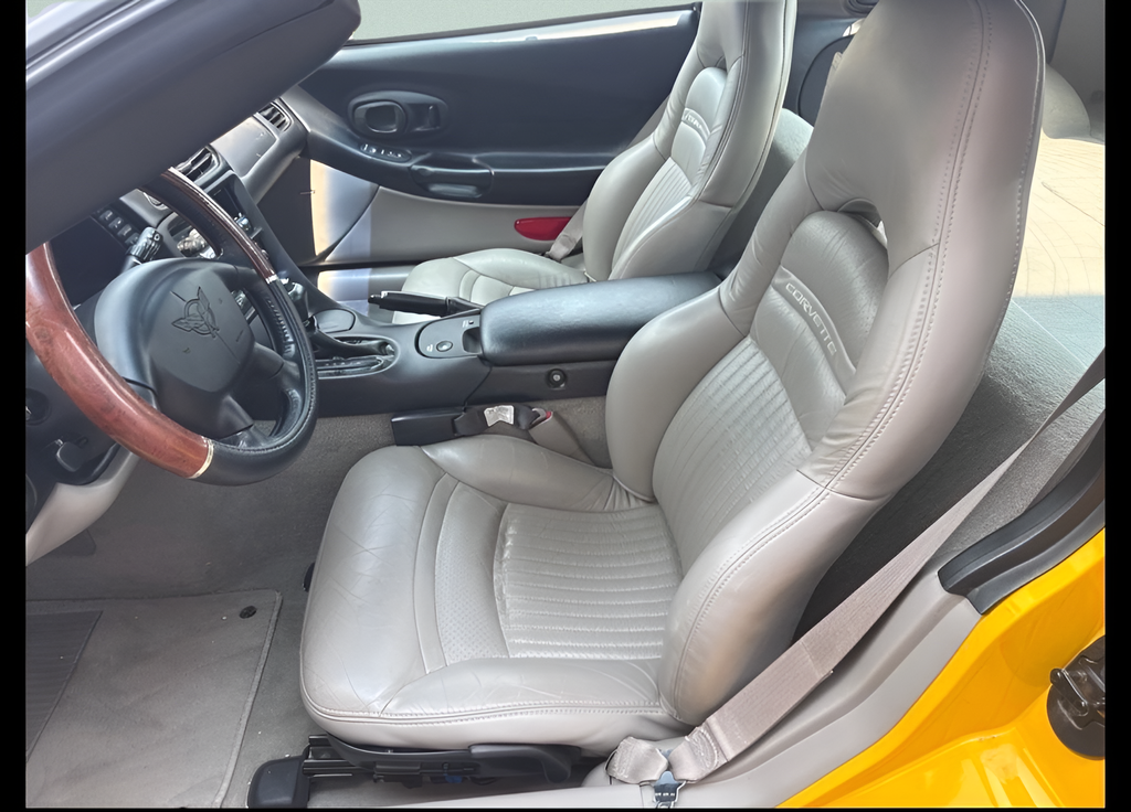 2004 Chevrolet Corvette Base