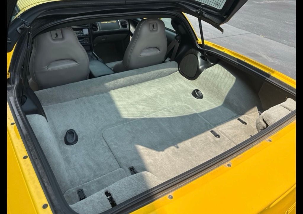 2004 Chevrolet Corvette Base