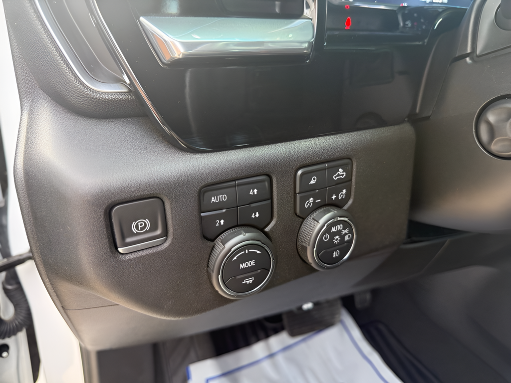 2023 Chevrolet Silverado 1500 4WD Crew Cab Short Bed LTZ