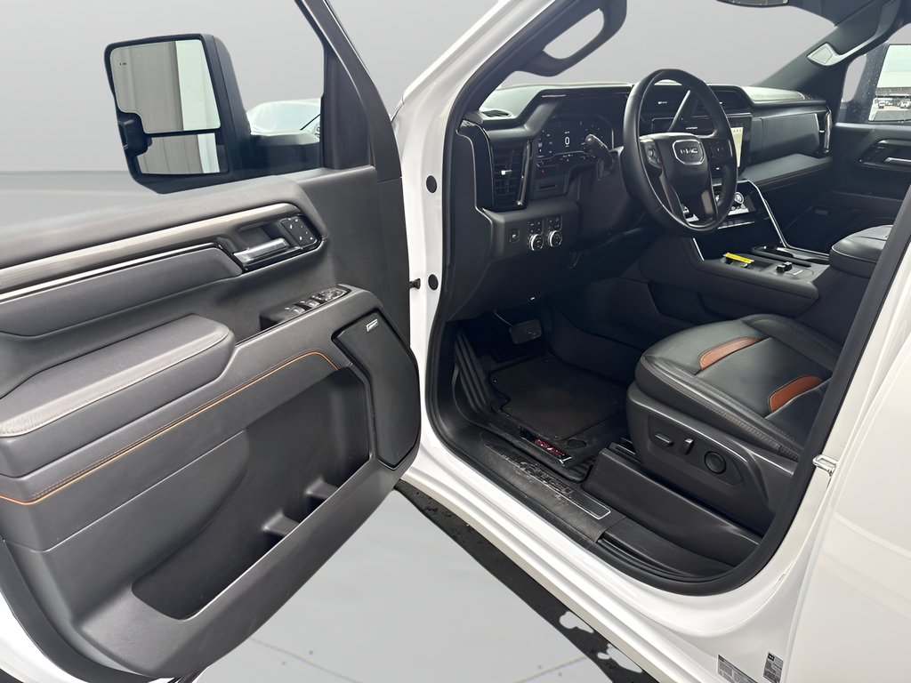 2025 GMC Sierra 2500HD 4WD Crew Cab Standard Bed AT4