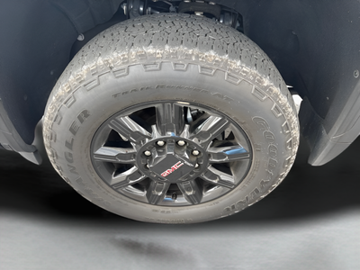 2025 GMC Sierra 2500HD 4WD Crew Cab Standard Bed AT4