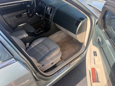 2005 Chrysler 300C Base