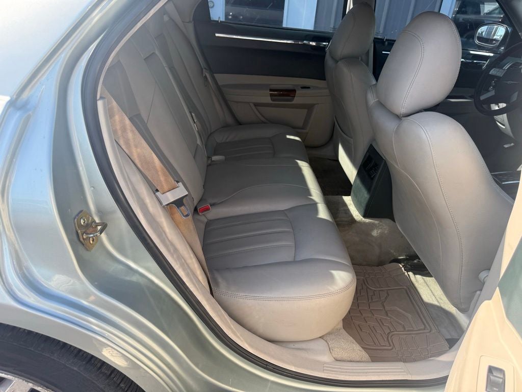 2005 Chrysler 300C Base