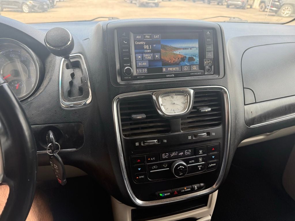 2014 Chrysler Town & Country Touring